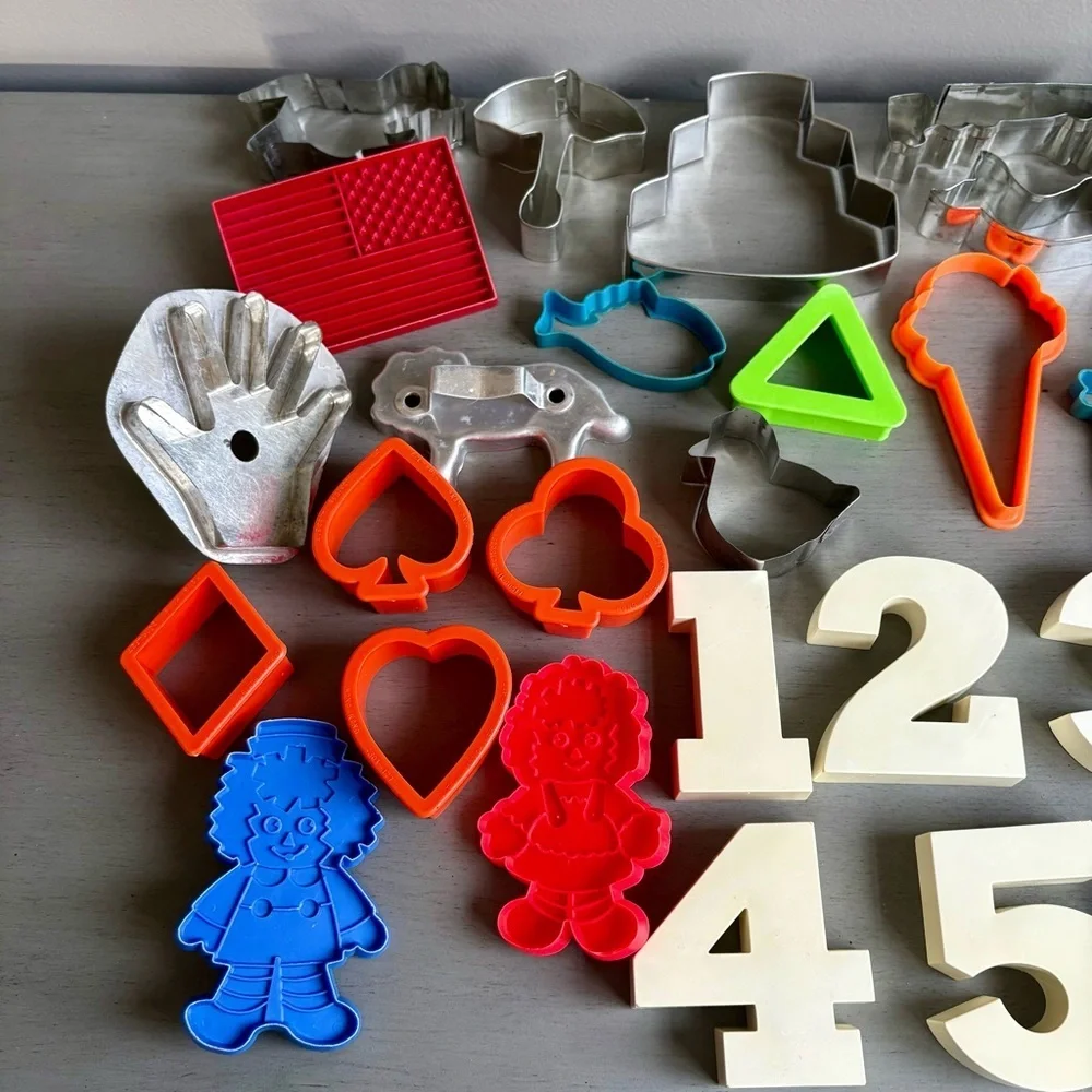 Large Lot of 30 VTG Cookie Cutters Baking Play-Doh Cake Hand Numbers Flag Duck